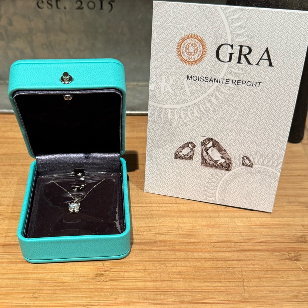 1 ct Moissanite necklace snowflake setting